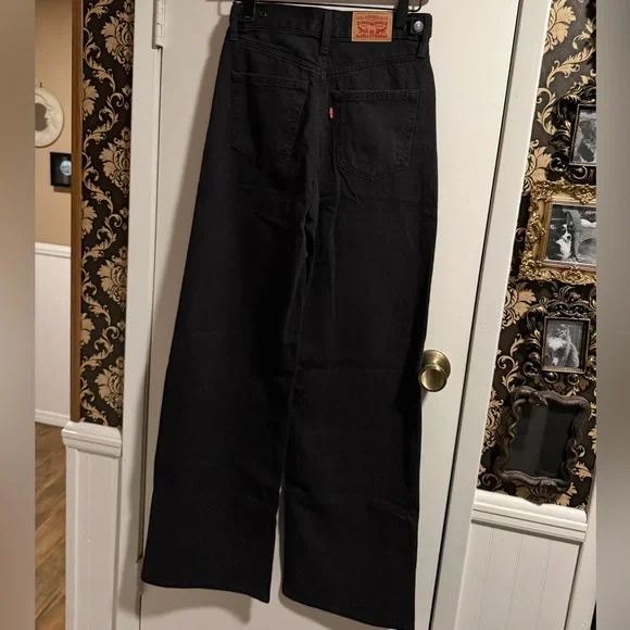 Levi’s Women's Black Cinch Baggy Jeans - Picture 3 of 4